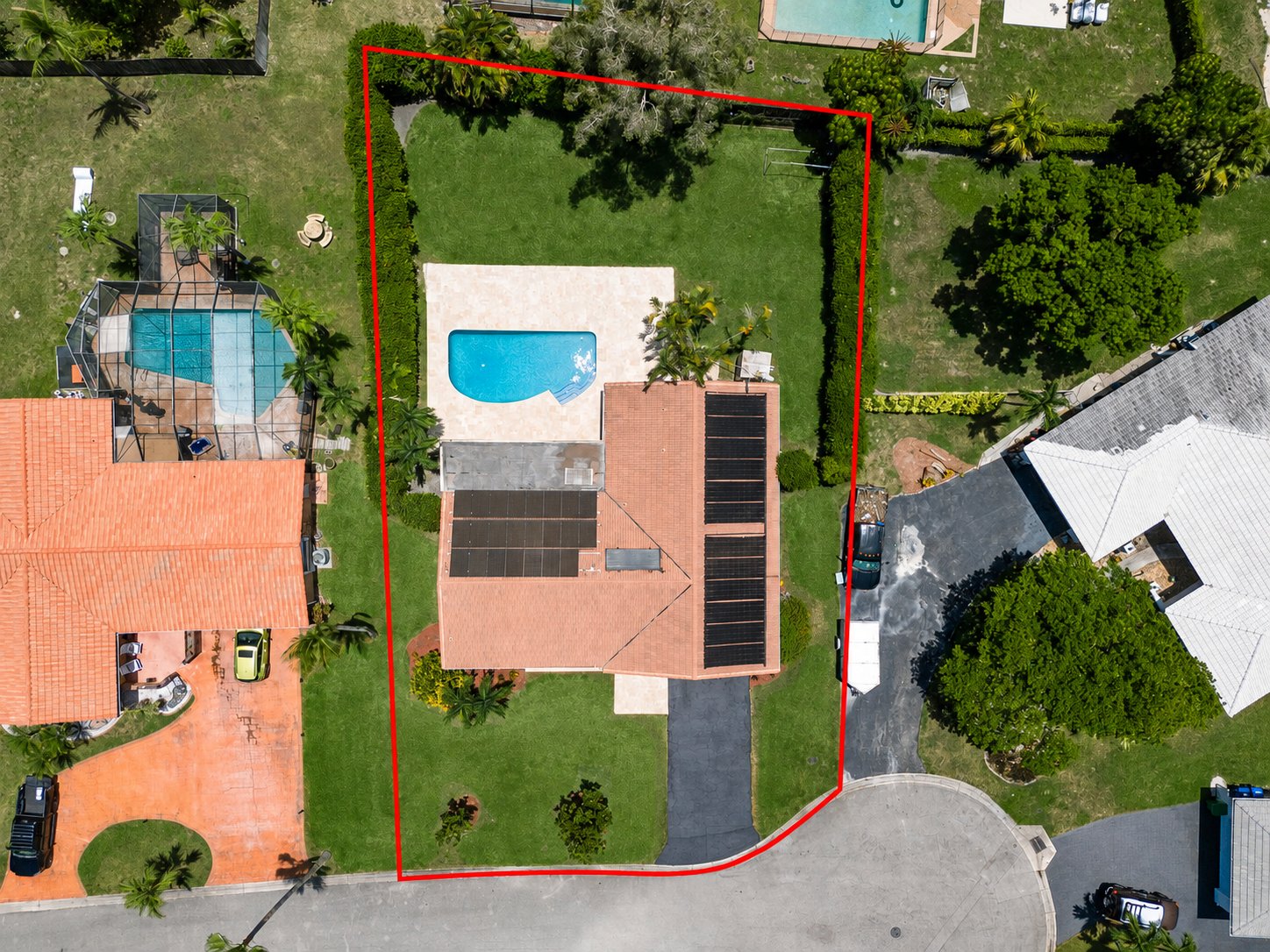 Aerial view of the property and lot