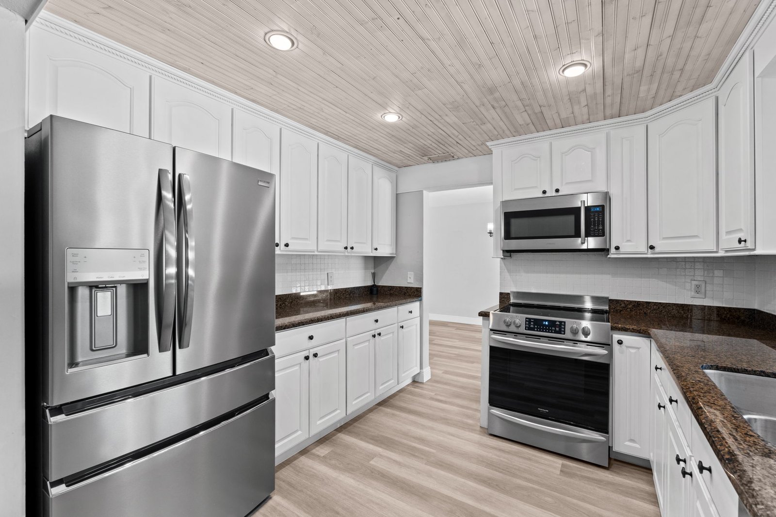 Kitchen, additional angle