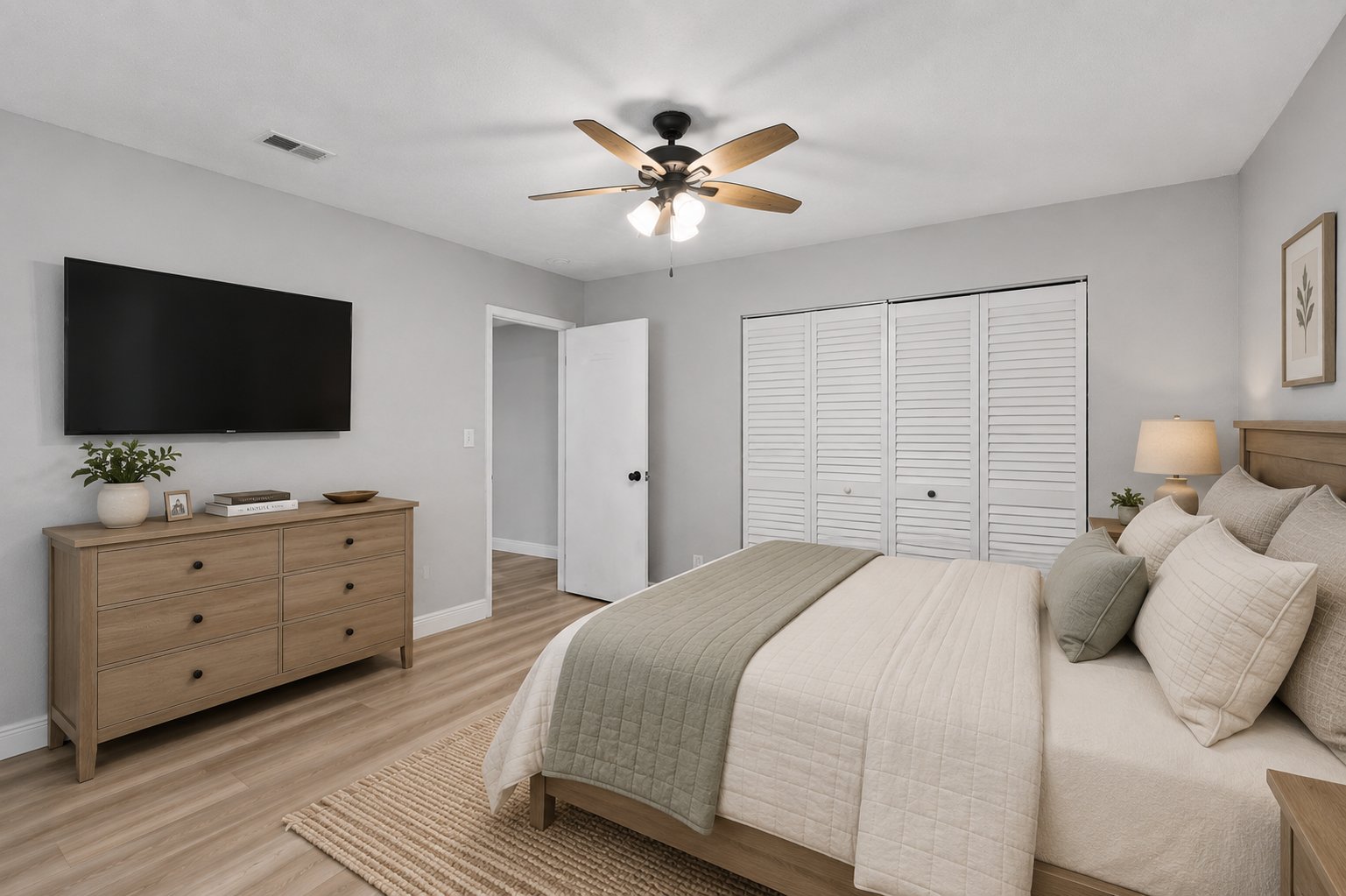 Bedroom, additional angle